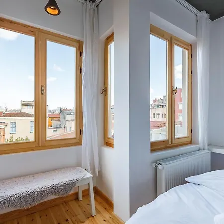Comfortable House Near Golden Horn With An Amazing View In The Old City Of Istanbul *